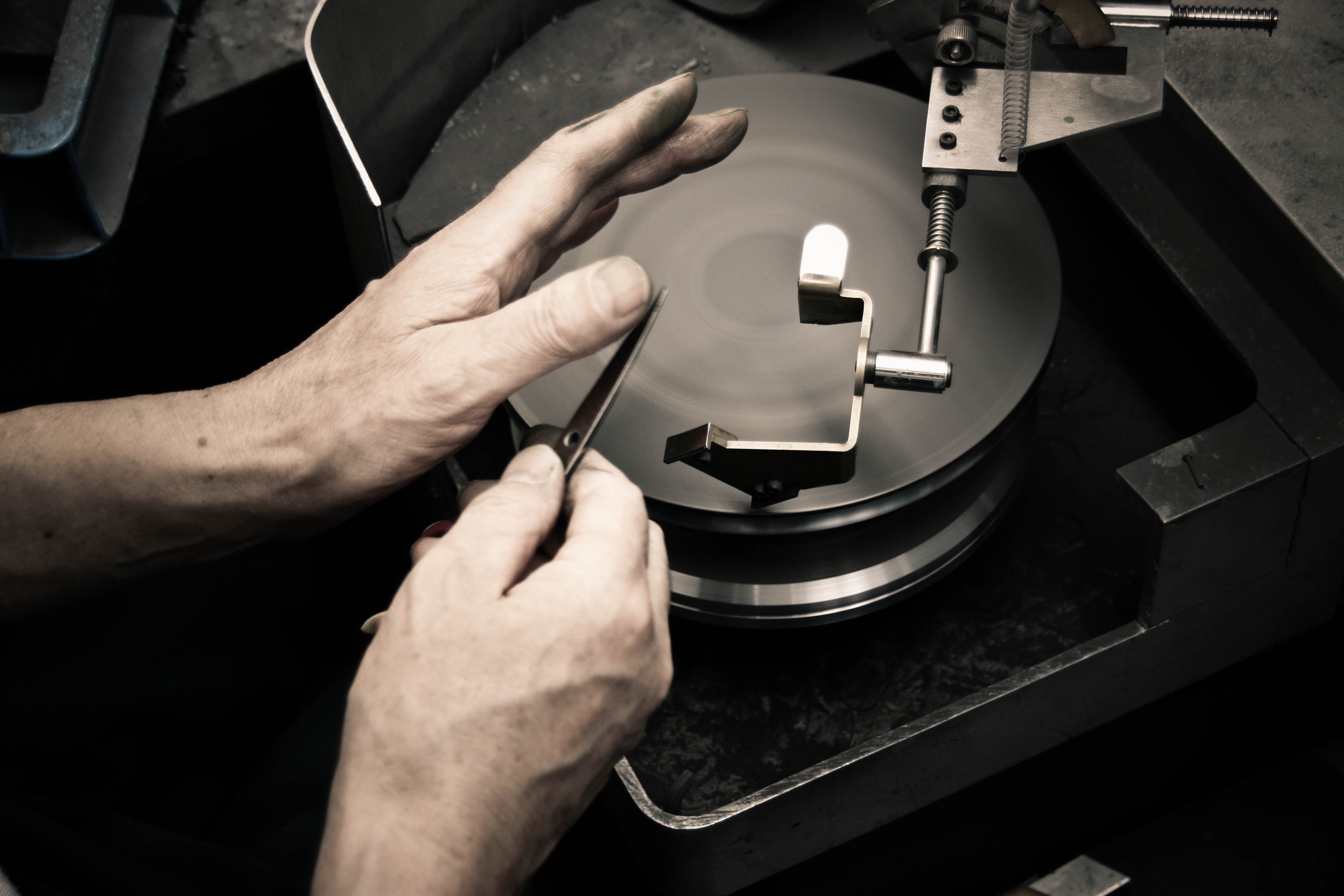 JW Professional Shear Sharpening